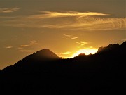 77 Dal sagrato della chiesa di Fuipiano...il tramonto del sole sul Monte Ocone